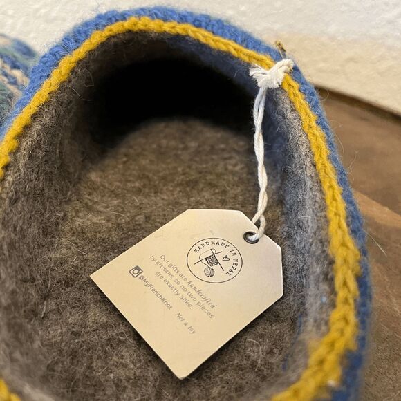 Handcrafted Blue and Green Wool Slippers - Picture 7 of 9
